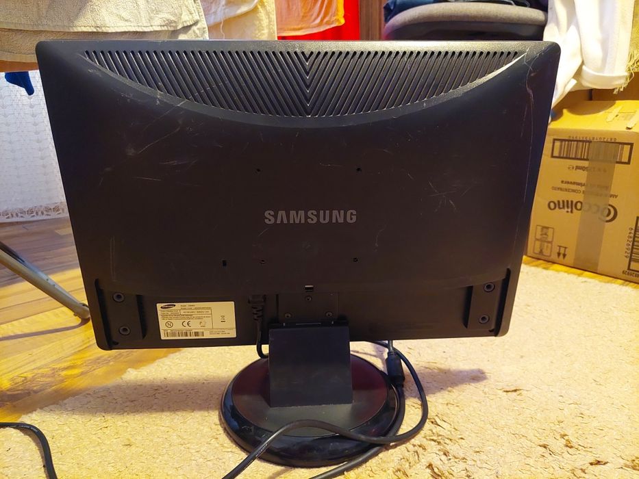 Monitor de 22 inchi [ 55,56 cm ], firma Samsung syncmaster 226BW