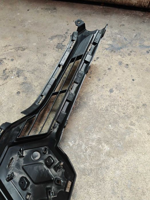 Предна решетка за Renault Megane 3