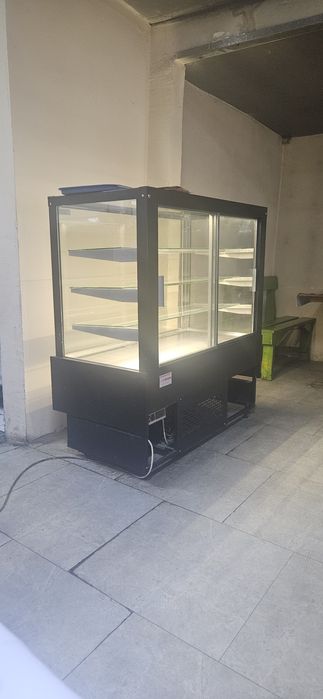 Ветрина холодильник