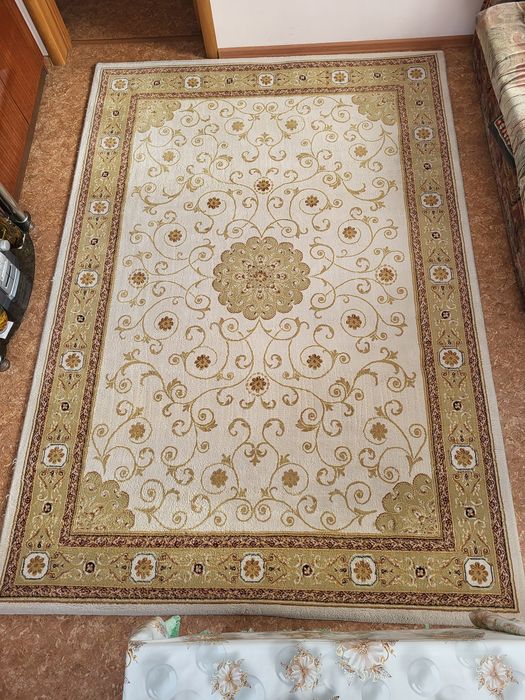 Ковёр плотный 2×3 б/у в отличном состоянии, чистый.