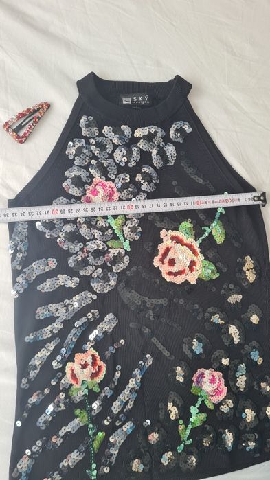 Top elegant cu paiete marimea M