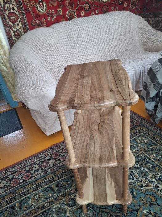 Этажерка комнатная.