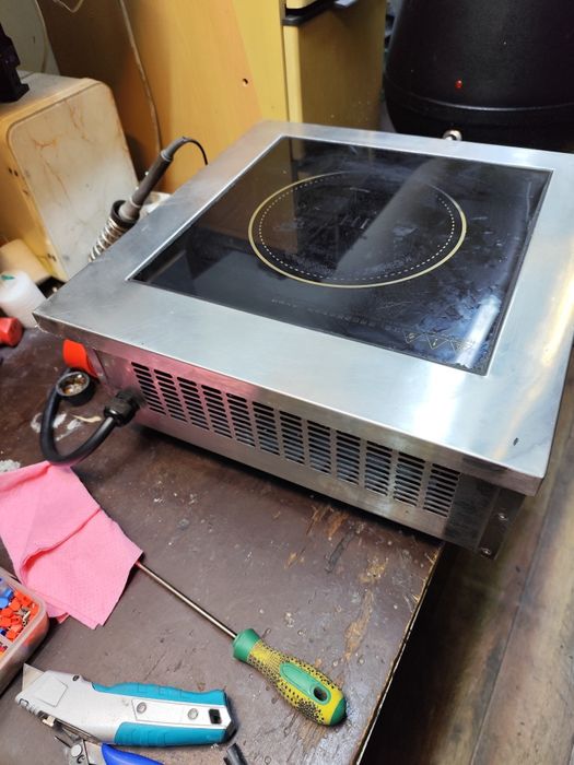 Продам индукционную плиту.