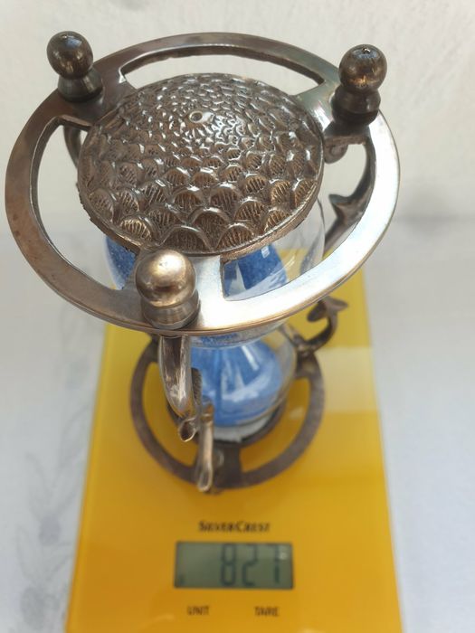 Пясъчен часовник с бронзова стойка