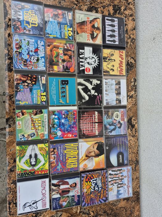 Vând 26 CD muzica usoara mixta straina artisti internationalii

- Tot