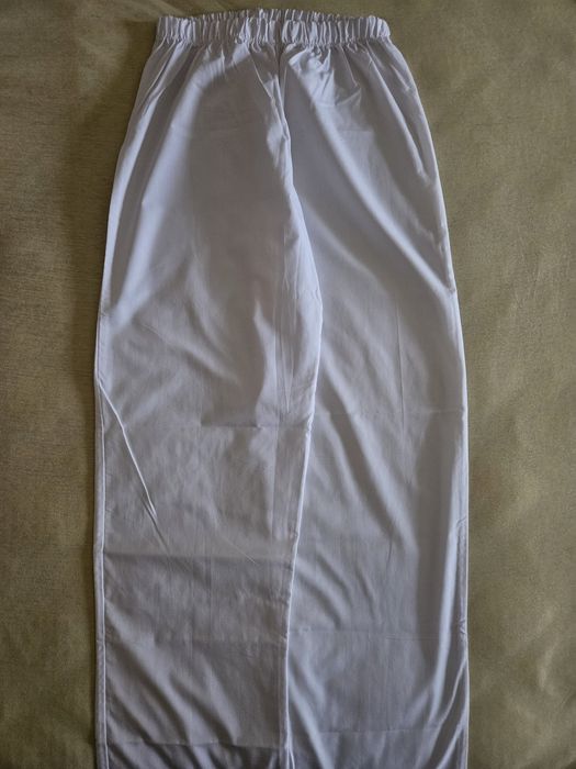 Бял медицински панталон