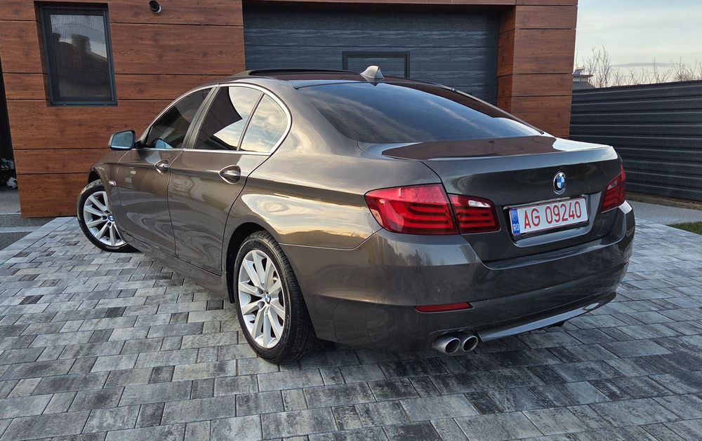 BMW F10 / Seria 520 Diesel  / Trapa / Xenon  / Scaune  Confort