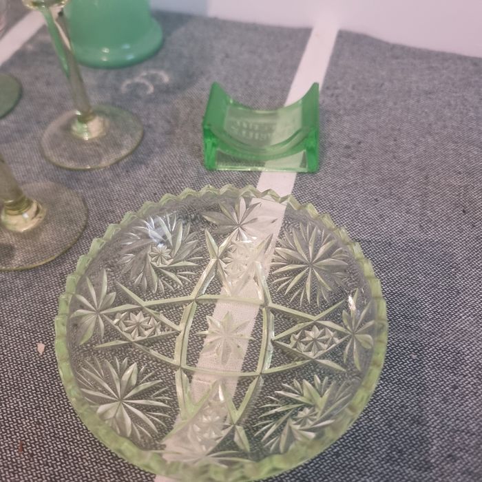 Colecție Uranium Glass – Sticlă cu uraniu fluorescentă UV – Raritate