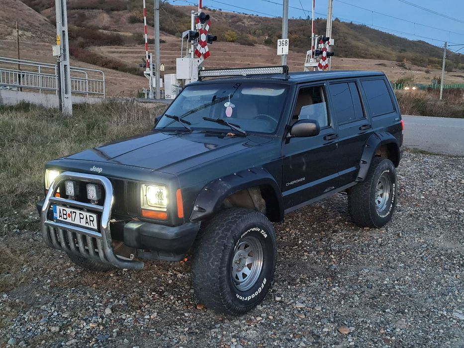 Jeep Cherokee xj 黒 Lifted Jeep Cherokee XJ in Black