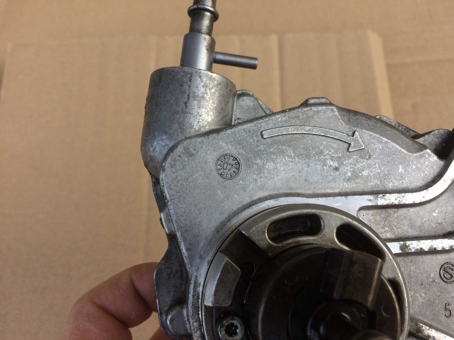 Вакуум помпа за Toyota Avensis,Auris,Corolla Verso,Rav 4 (2.2 D-4D)