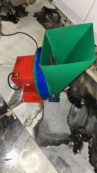 Vand tocatoare de mere , pere