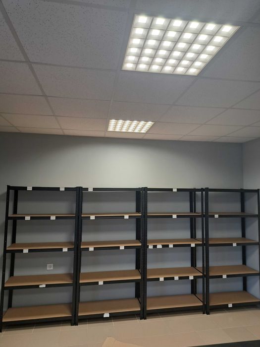 За офиса маси,столове и стелажи