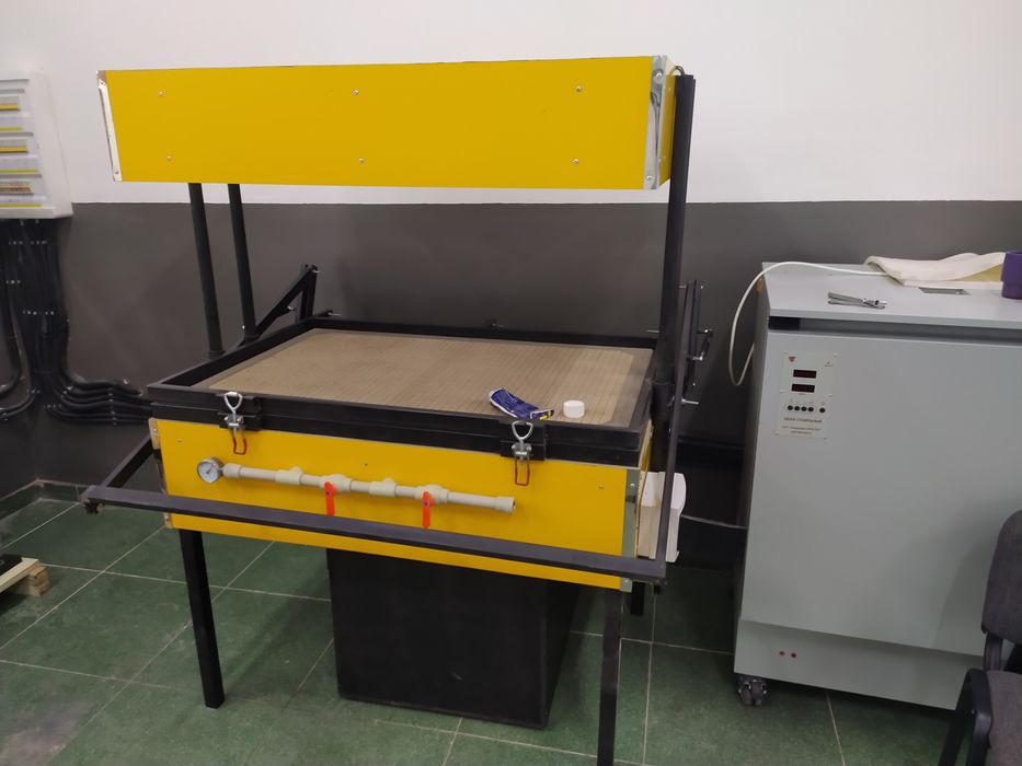 Вакуумно формовочный станок