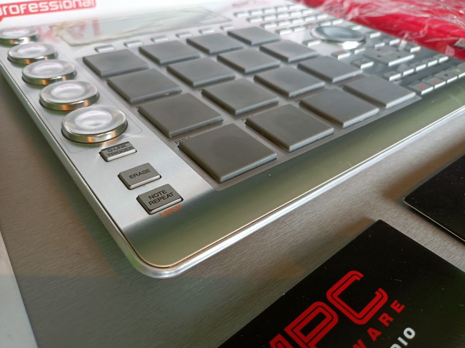 Akai MPC studio silver