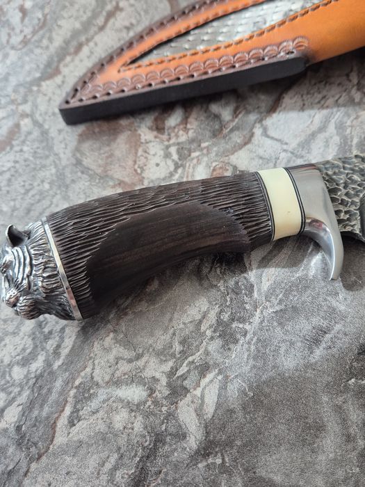 ЛОВЕН нож от дамаска стомана