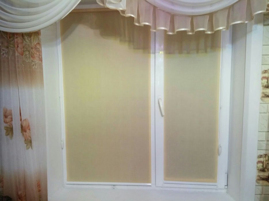 Натяжные потолки Ролл шторы