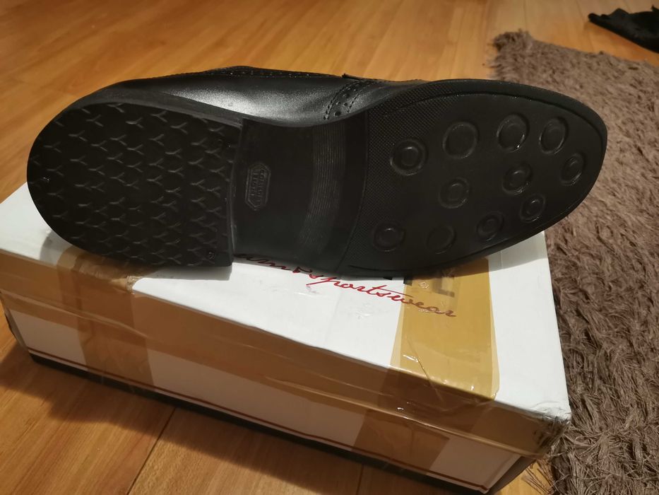 Pantofi model brogue MASSIMO DUTTI ,impecabili mar.42 culoare neagra
