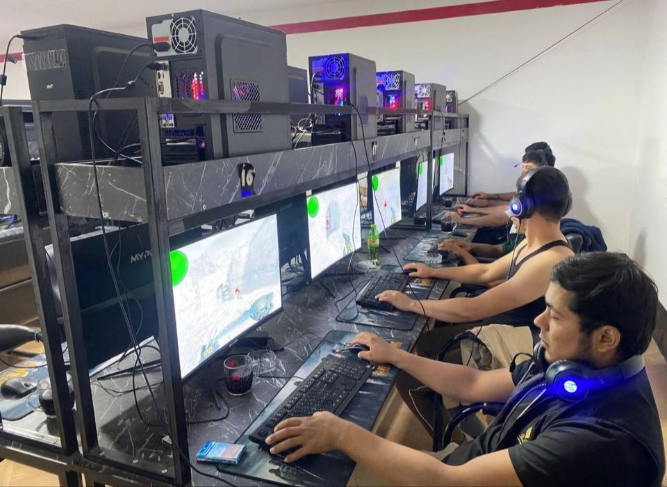 Game club 20 ta kompyuter zarur satiladi