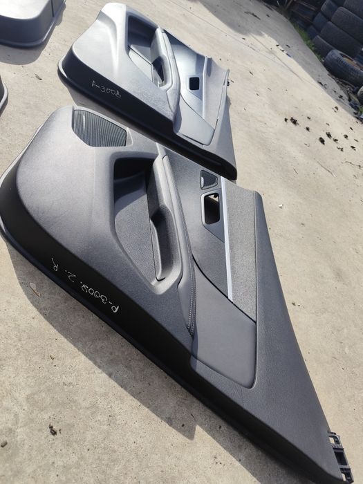 Салон със кори за Р 3008. 2019 година се продават комплект