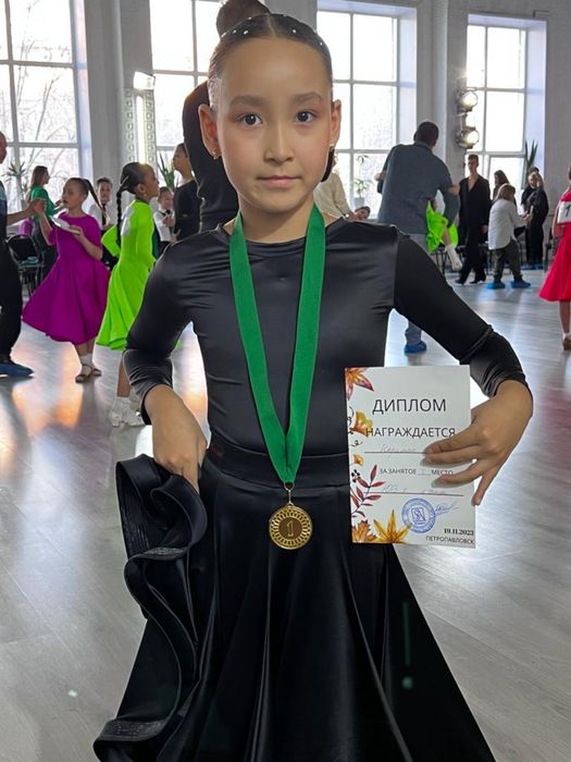 Продам конкурсное бальное платье