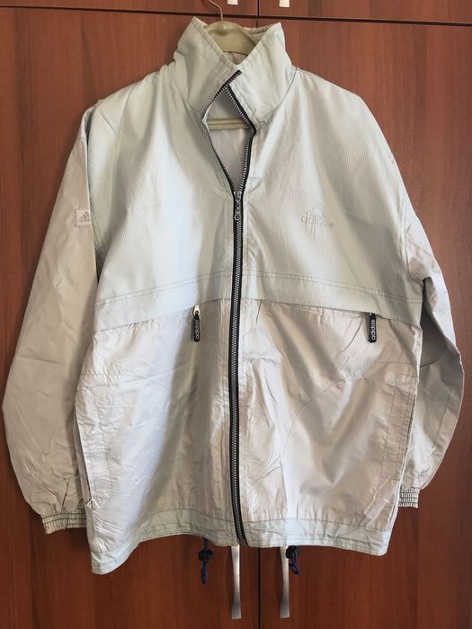 Спортен екип на ADIDAS ; Лек дънков костюм на Парушев - с бонус риза