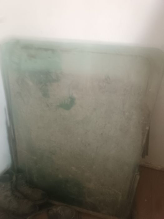 Продам лобовое стекло