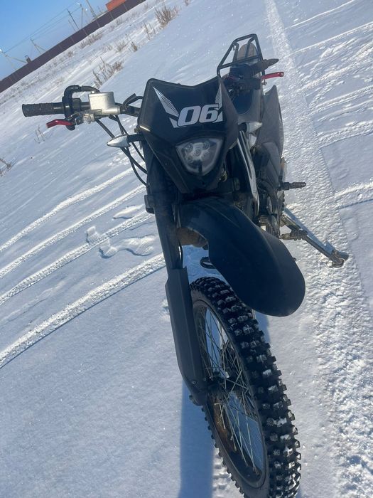 Мотоцикл эндуро  250 кубов