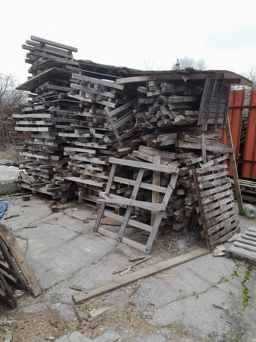 Разпродажба на нестандартни стари палети и гредички за огрев