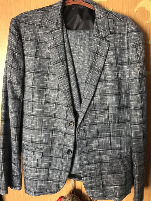 Продам классичиский костюм