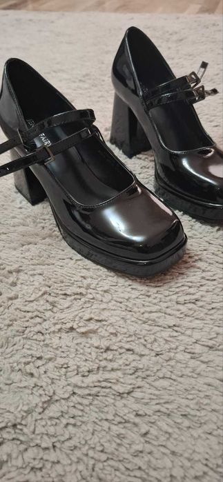 Дамски обувки чисто нови 37 номер подходящи да пролет и есен