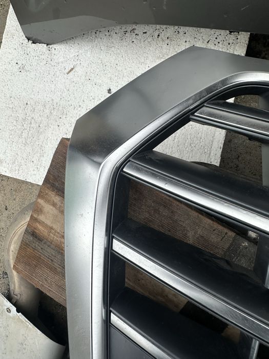 Audi Q5 21-23г предна решетка ОеМ