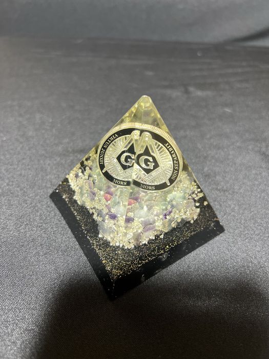 Пирамида привлича успех и пари