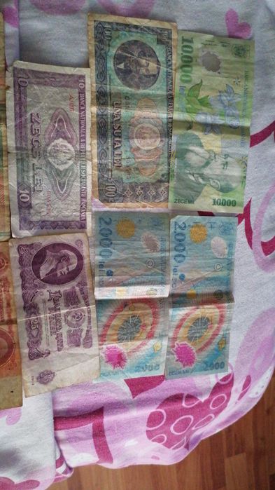 Vând bani vechi monede și bancnote