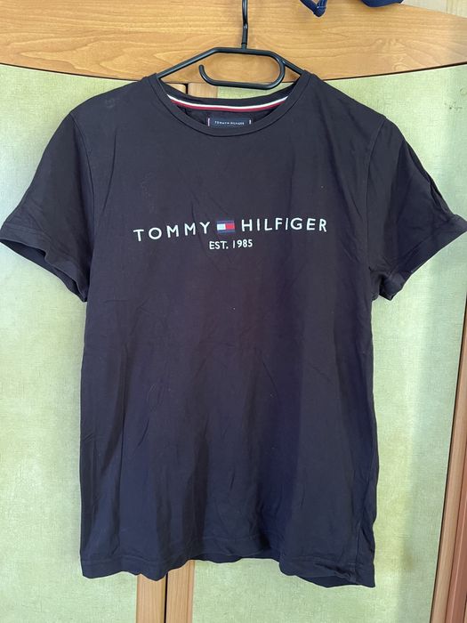 Дамски тениски Tommy Hilfiger и Guess