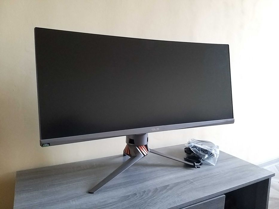 Monitor Asus ROG ultrawide