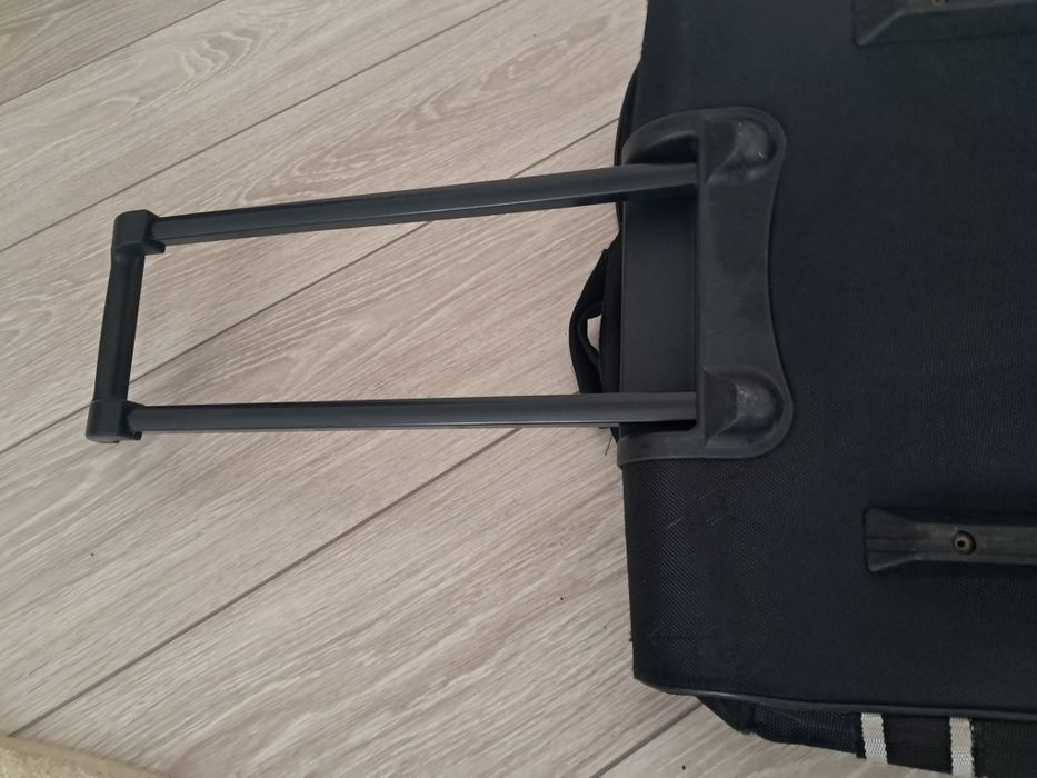 Хоккейный баул на колесах.