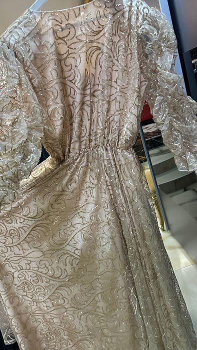 Офицялна ефекна рокля шита по поръчка носена за един час