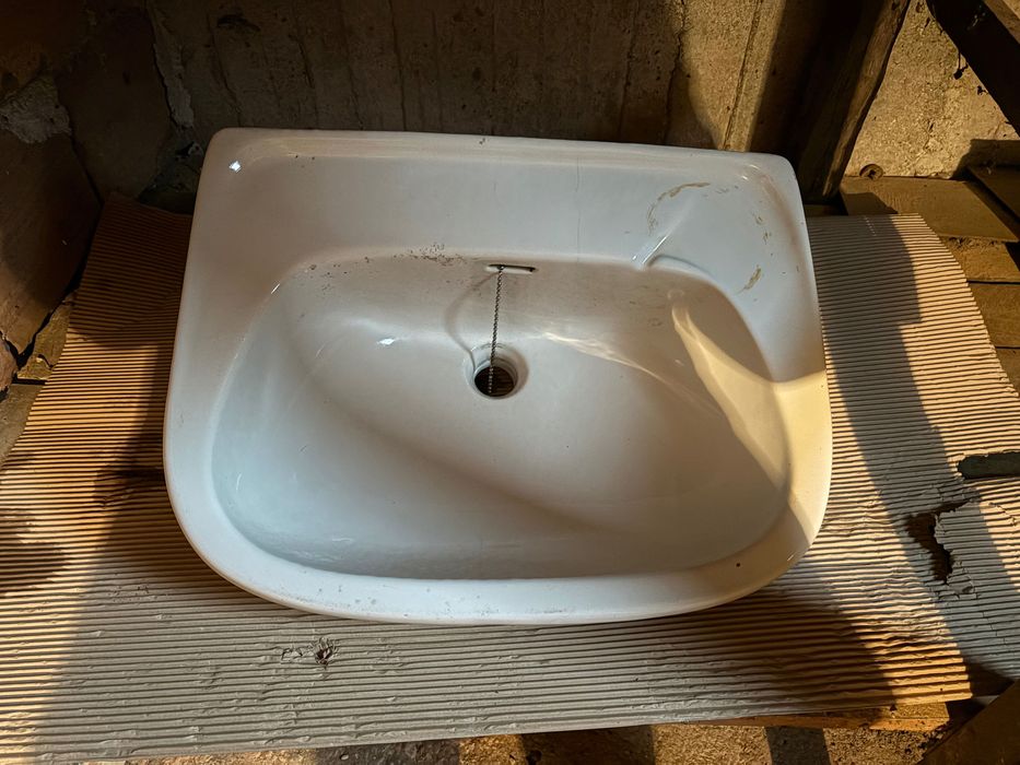 Продавам мивка за баня