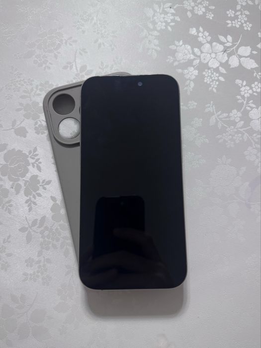 iPhone 15 pro, 128gb, менялся дисплей