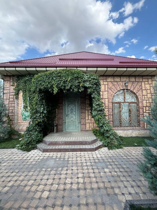 8 соток , Рохат , с бассейном