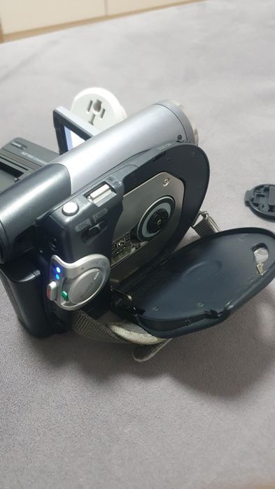 Продам видеокамеру Samsung