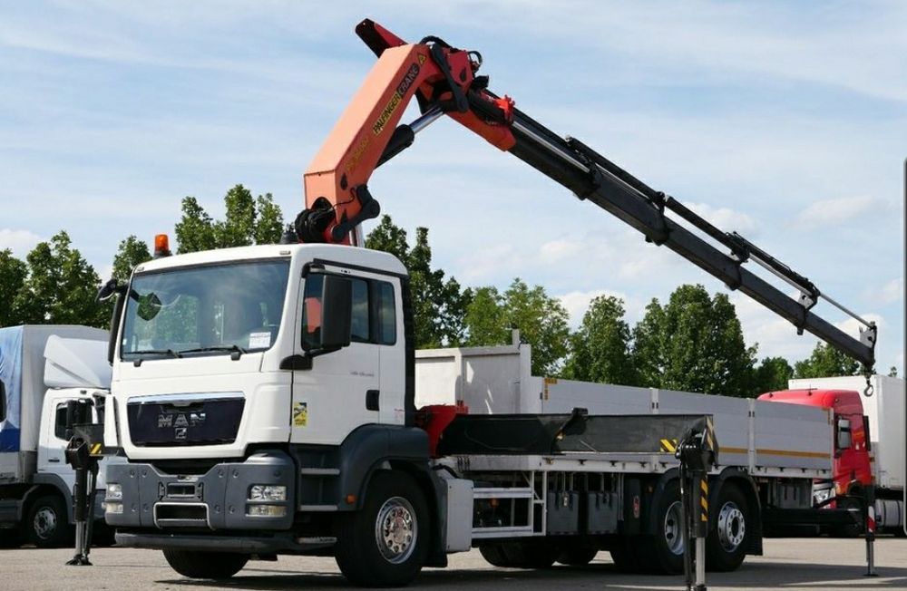 Inchiriem macara camion cu macara și platforma  Transport containere