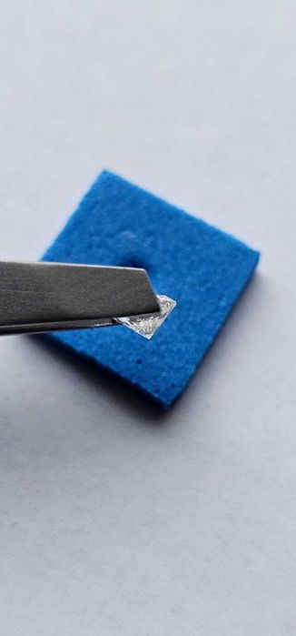 Естествен диамант с тегло 0,42 ct. и GIA сертификат