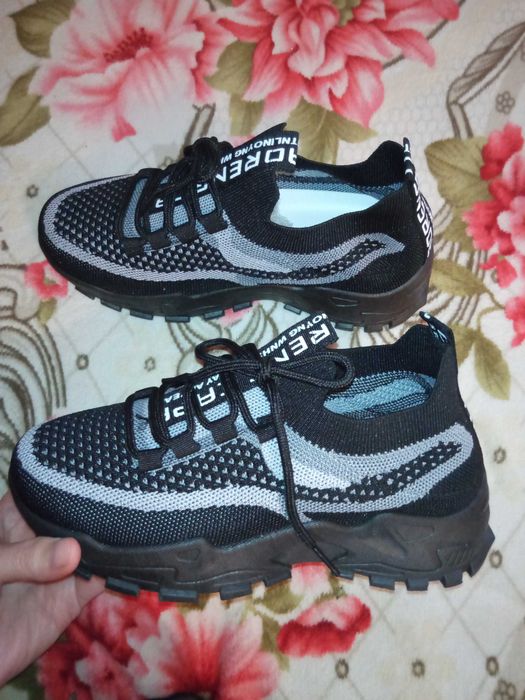 Женс кроссовки 37рр