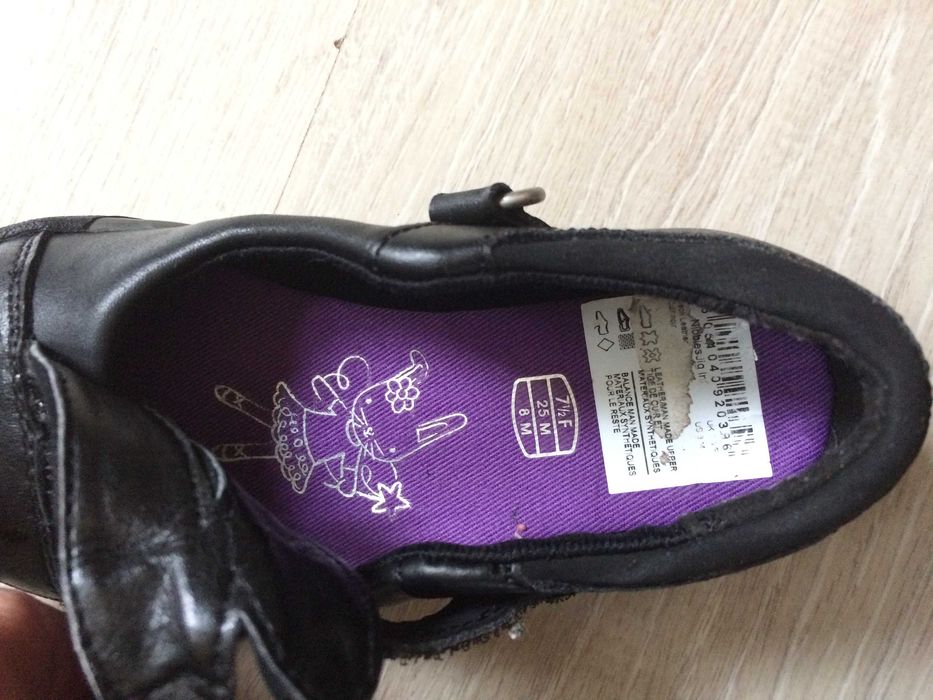 Сладурски черни мадамски обувки Clarks.