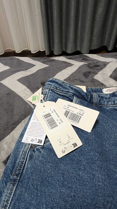 Нови дънки Guess