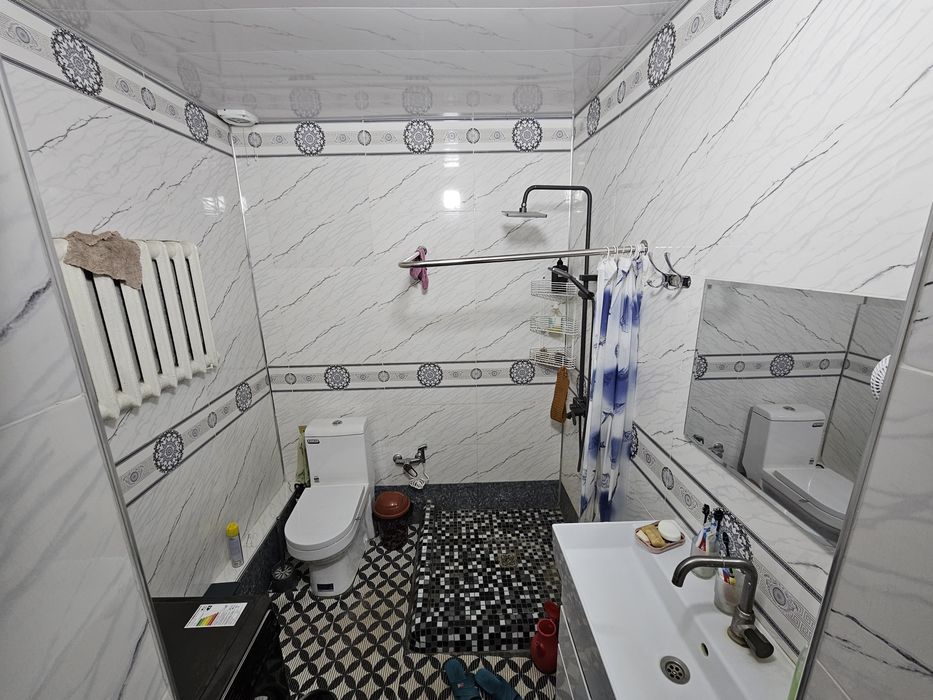 Гурлан тумани марказида 650 м.кв. ховли жой сотилади.