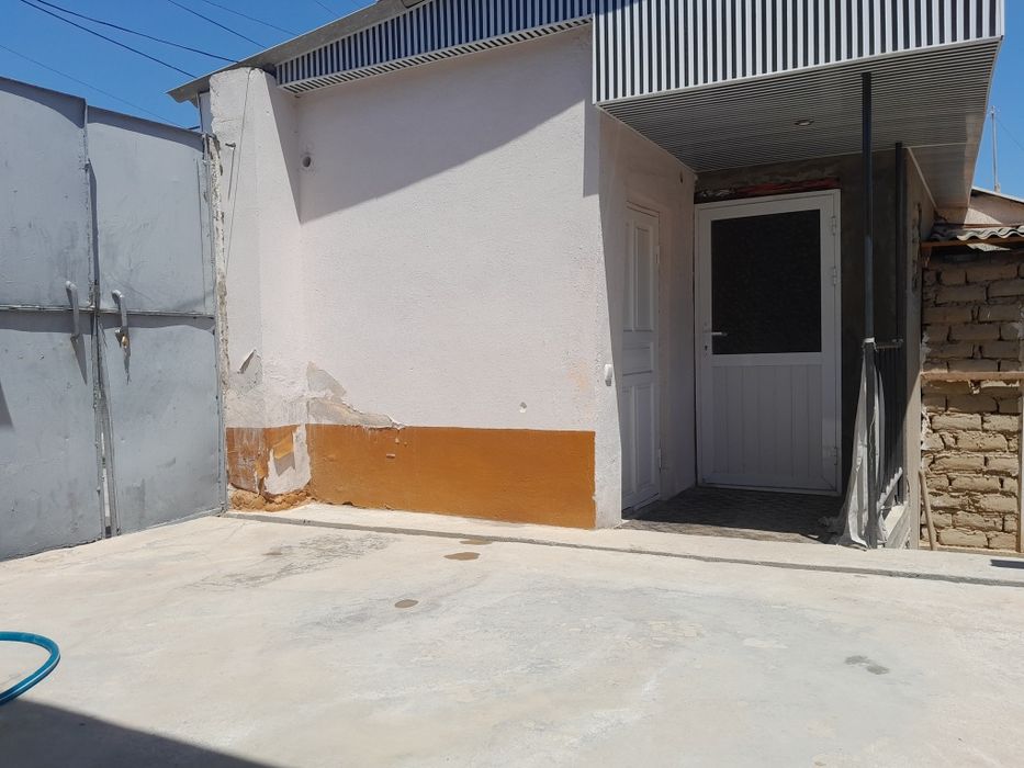 Uy sotiladi.3.5 sotix.4 xona