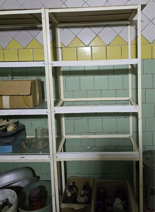 Продаю торговый стеллаж/ветрину