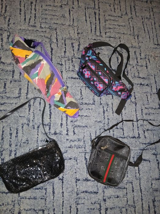 Удобни малки чантички през рамо